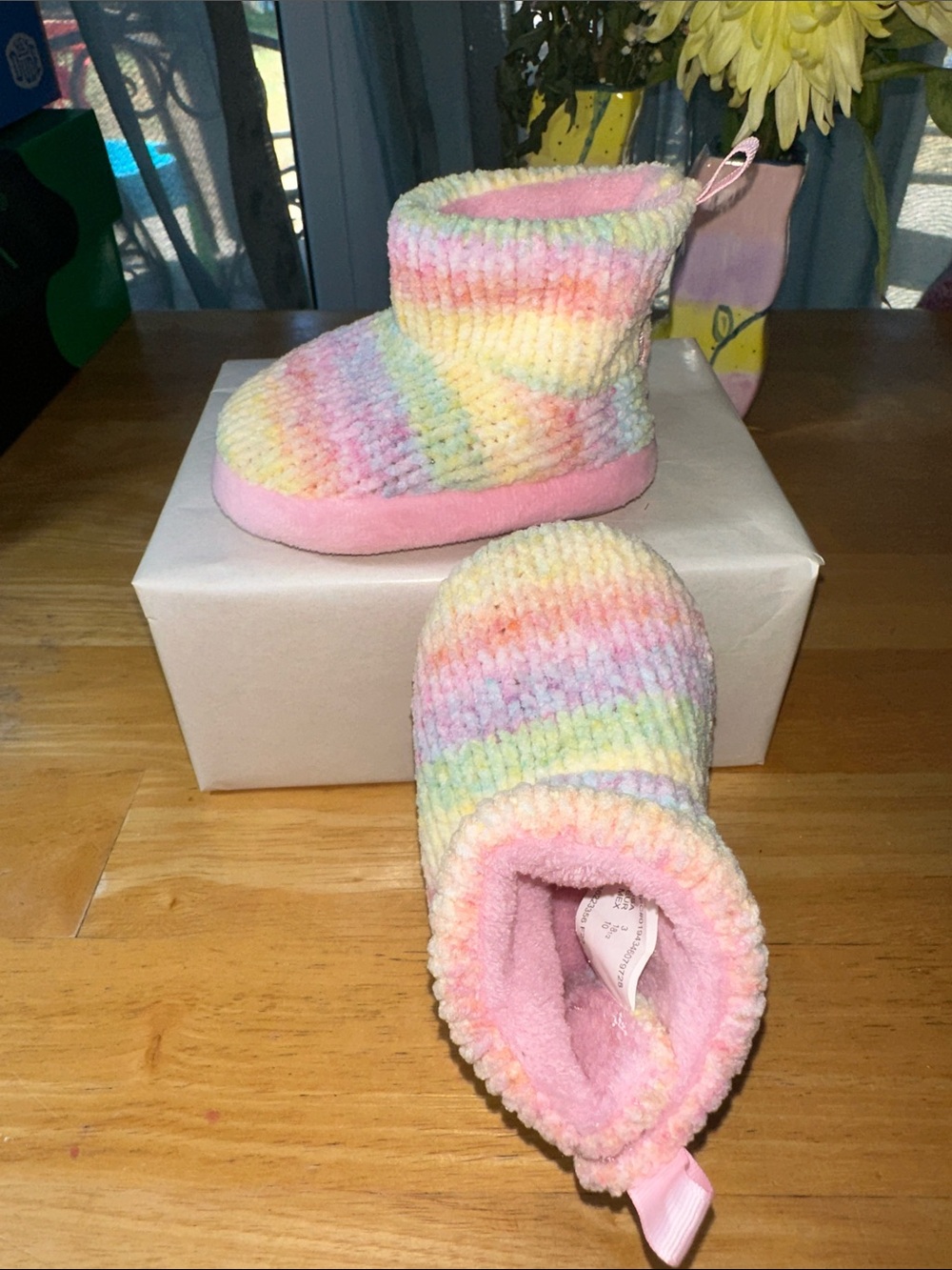 🤩wonder nation Pastel Rainbow Plush Footie Booties - Pink Trim. 🎁3